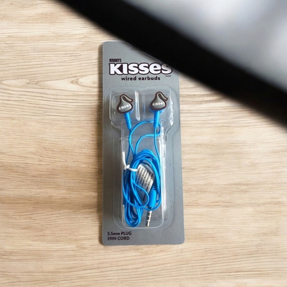 🔥HERSHEY'S KISSES WIRED EARBUDS🔥 - Picture 1 of 4